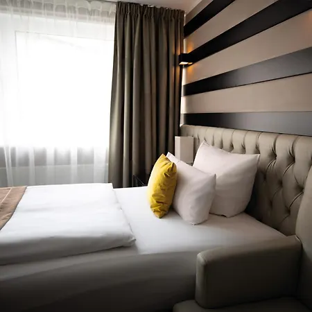 Hotel Skyline Frankfurt 4*