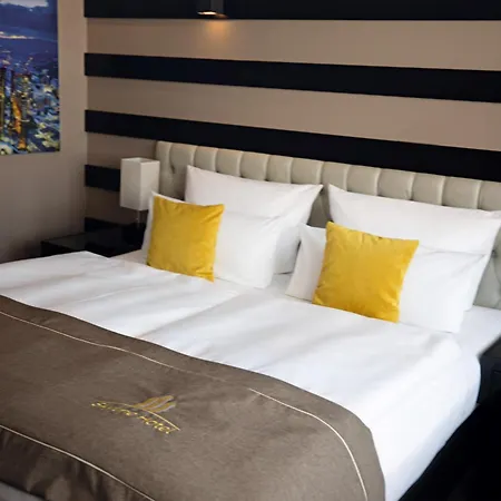 Hotel Skyline Frankfurt 4*