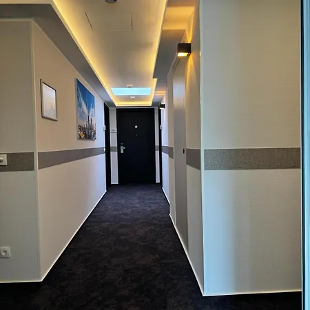 Skyline Frankfurt Otel 4*