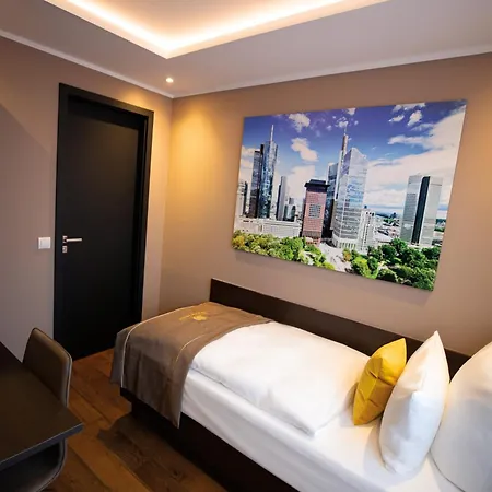Отель Skyline Frankfurt 4*