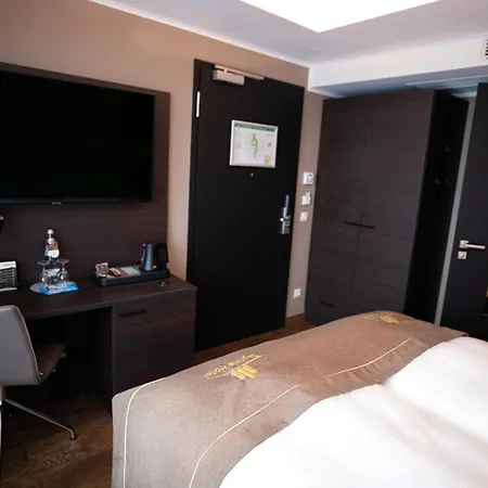 Hotel Skyline Frankfurt 4*