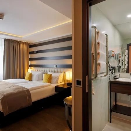 Skyline Frankfurt 4*