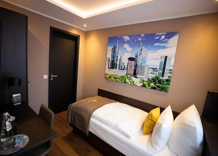 Hotel Skyline Frankfurt 4*